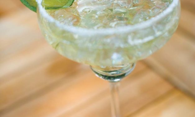 The Classic Margarita | The famous cocktail to celebrate Cinco de Mayo